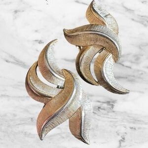 Crown Trifari Brush Gold Tone Swirled Leaf Earrings Clip On NWT